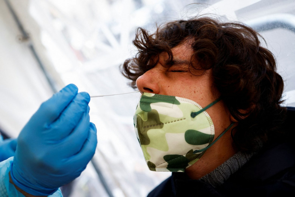 Χωρίς την εμπλοκή εκπαιδευτικών τα «test to stay»