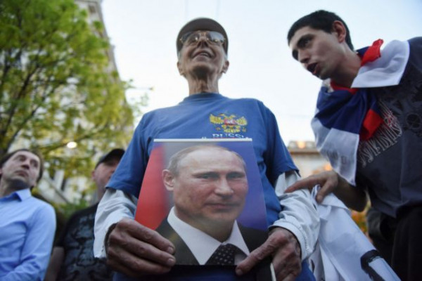 Το αντιρωσικό μένος της εφ. ΠΟΛΙΤΗΣ και η επιχείρηση φίμωσης έγκριτων δημοσιογράφων