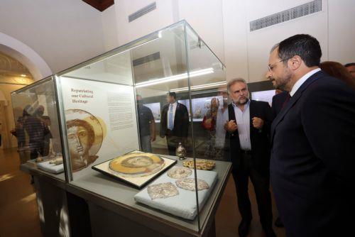 Ανοιχτή πληγή η λεηλασία της πολιτιστικής κληρονομιάς, λέει ο ΠτΔ κατά τον επαναπατρισμό αρχαιοτήτων και κειμηλίων